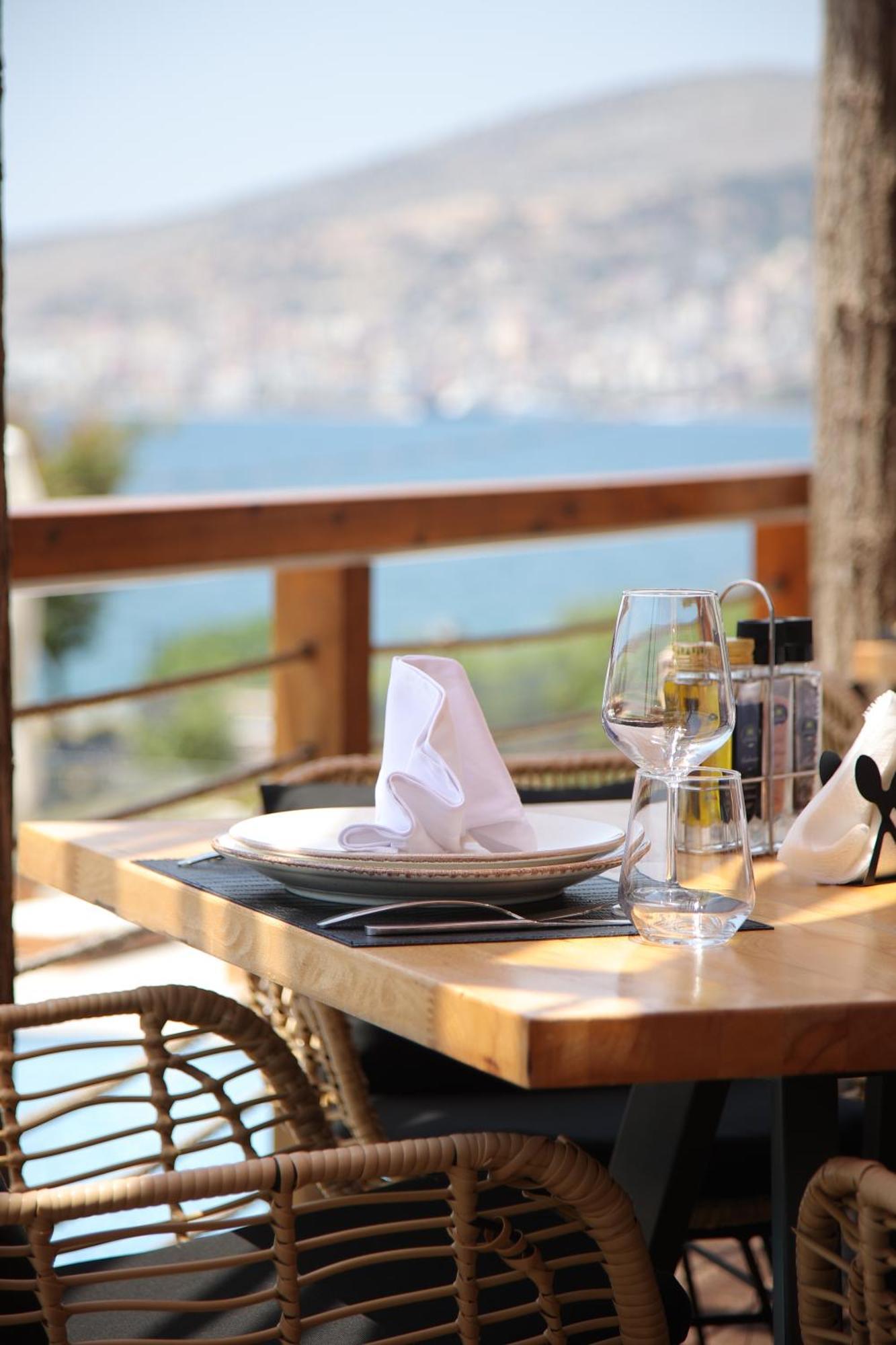 Harbour Hotel Saranda Extérieur photo